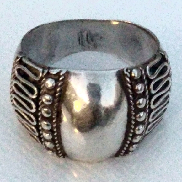 VINTAGE ESTATE Hand-Made Bali Sterling Silver Ring - Picture 5 of 8